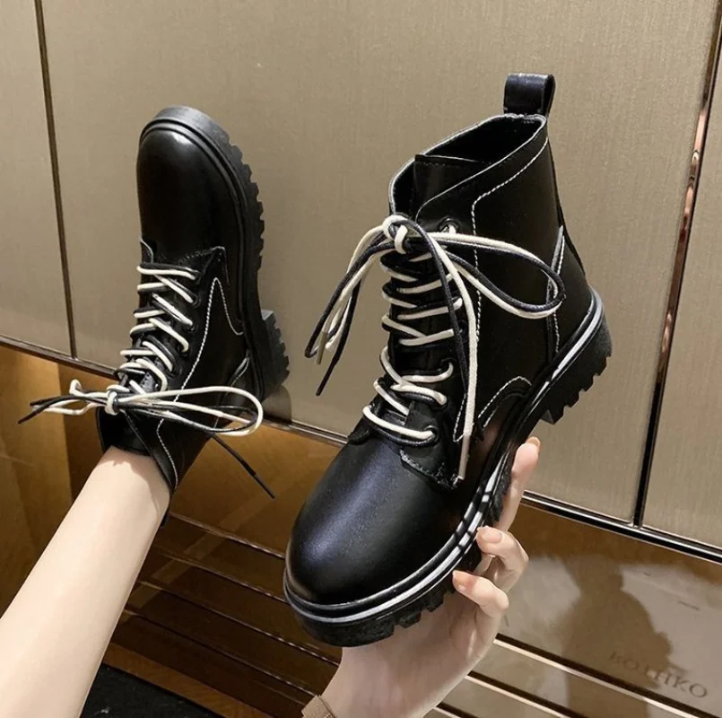 Woman Patent Leather Platform Lace Up Boots Autumn Round Head Fashion Black Motorcycle Ankle Botas Mujer
Woman Patent Leather Platform Lace Up Boots Autumn Round Head Fashion Black Motorcycle Ankle Botas Mujer