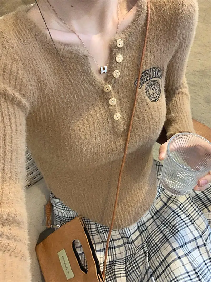 Tight V-neck Cropped Tight Warm Sweaters Women 2022 Winter New In Trend Knitwear Tops Clothes Button Pullover New Year
Tight V-neck Cropped Tight Warm Sweaters Women 2022 Winter New In Trend Knitwear Tops Clothes Button Pullover New Year