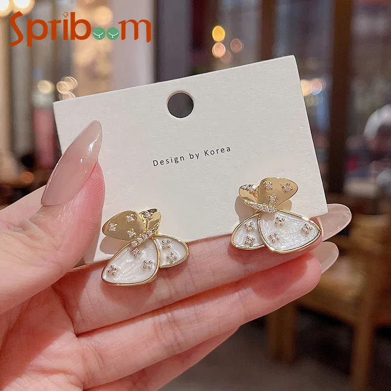 Korean Butterfly Stud Earrings for Women White Shell Copper Earring 2023 Fashion Jewelry Female Party Accessories Girls Gift
Korean Butterfly Stud Earrings for Women White Shell Copper Earring 2023 Fashion Jewelry Female Party Accessories Girls Gift