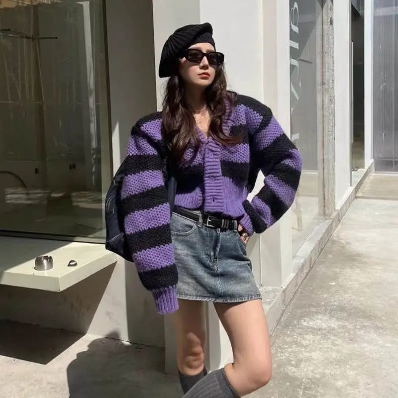 Женский трикотажный кардиган с V-образным вырезом, с длинным рукавом 
Женский трикотажный кардиган с V-образным вырезом, с длинным рукавом