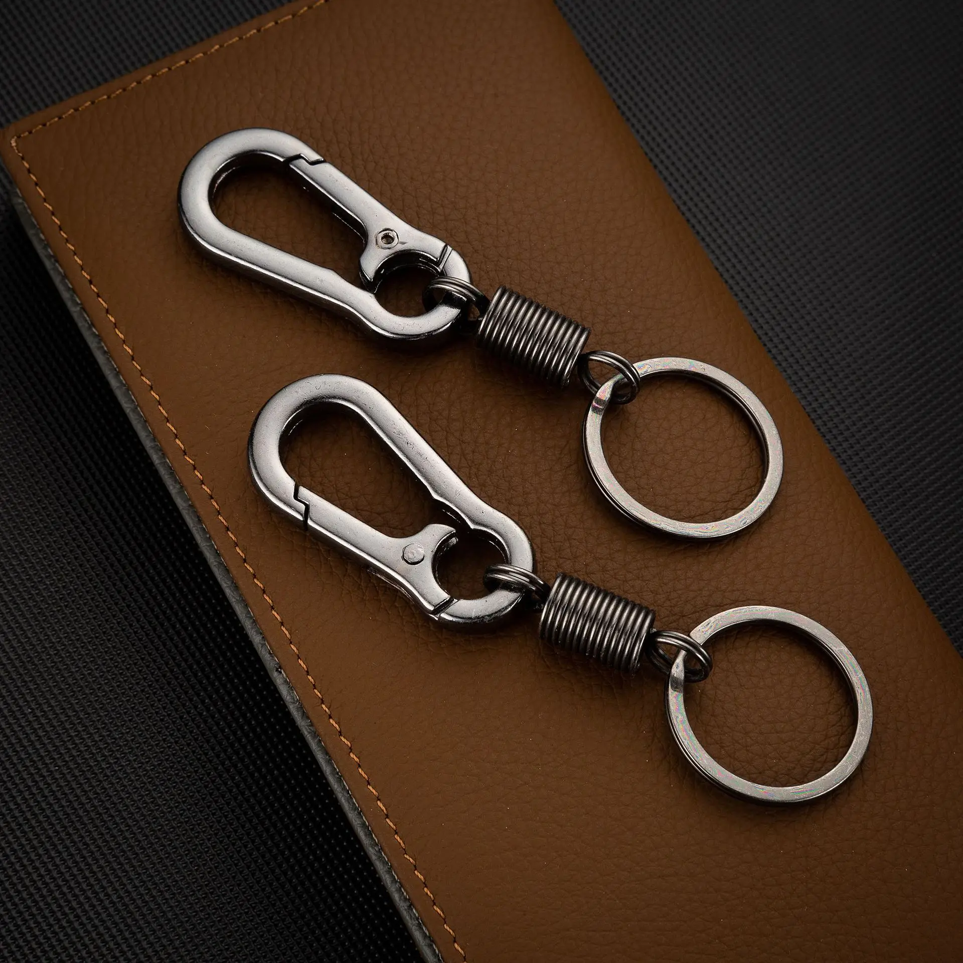 Весенний брелок с крючком для скалолазания, автомобильный брелок, простой прочный карабин, брелок для ключей, аксессуары из металла
Весенний брелок с крючком для скалолазания, автомобильный брелок, простой прочный карабин, брелок для ключей, аксессуары из металла