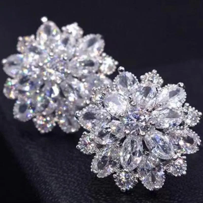 New Copper Inlaid Zircon Earrings Cute Snowflake Sunflower Double Layer Full Diamond Fashion Temperament Ladies Earrings Jewelry
New Copper Inlaid Zircon Earrings Cute Snowflake Sunflower Double Layer Full Diamond Fashion Temperament Ladies Earrings Jewelry