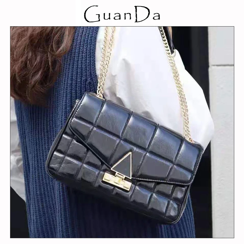 Fashion Luxury Women Shoulder Bag Genuine Leather Quilted Square New Designer Handbag Gold Lock Chain Embroidery Messenger Bag
Fashion Luxury Women Shoulder Bag Genuine Leather Quilted Square New Designer Handbag Gold Lock Chain Embroidery Messenger Bag