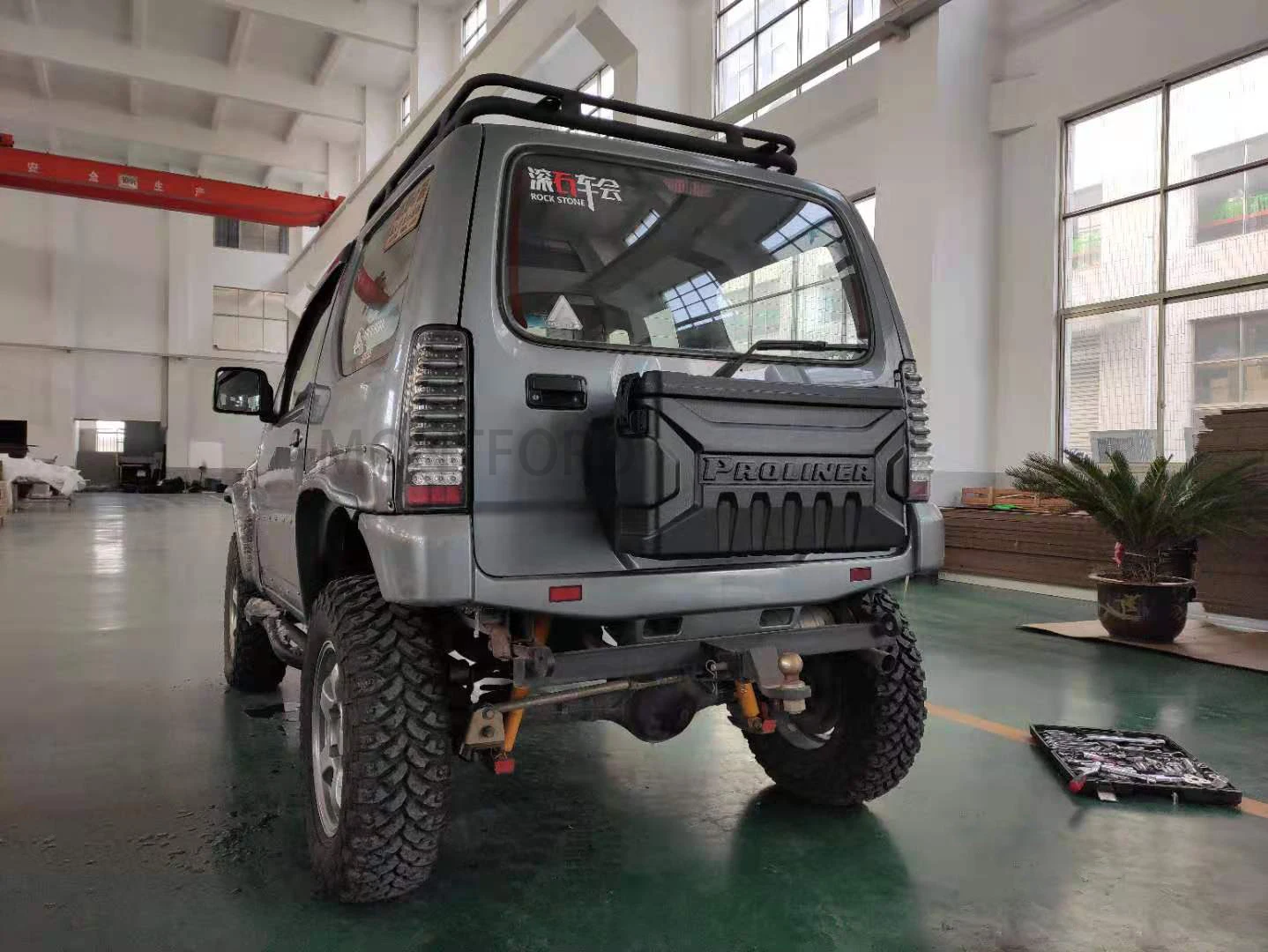 Задняя дверь BAJA, задняя дверь, запасная коробка передач для 2019 2020 2021 Suzuki Jimny Sierra JB74, внешние аксессуары
Задняя дверь BAJA, задняя дверь, запасная коробка передач для 2019 2020 2021 Suzuki Jimny Sierra JB74, внешние аксессуары