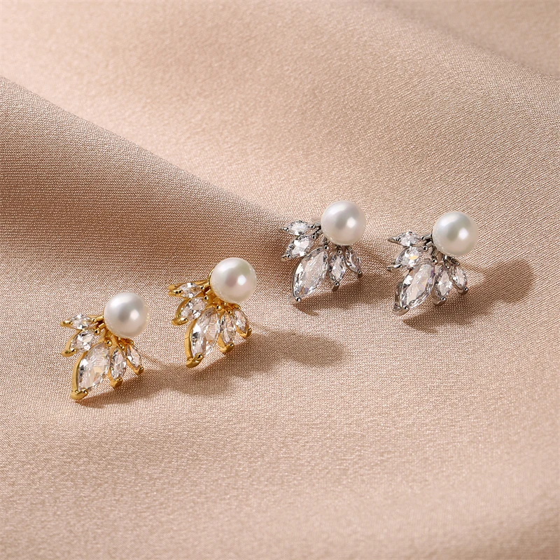 Fashion Crystal Flower Stud Earrings Imitation Pearl Cubic Zirconia for Women Earrings Jewelry Wedding Accessories
Fashion Crystal Flower Stud Earrings Imitation Pearl Cubic Zirconia for Women Earrings Jewelry Wedding Accessories