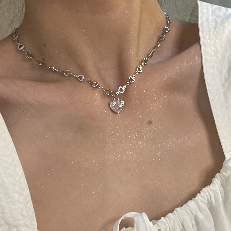 2022 Punk Pink Love Heart Pendant Short Necklaces for Women Goth Vintage Fashion Charm Choker Necklace Y2K Jewelry 90s Gifts
2022 Punk Pink Love Heart Pendant Short Necklaces for Women Goth Vintage Fashion Charm Choker Necklace Y2K Jewelry 90s Gifts