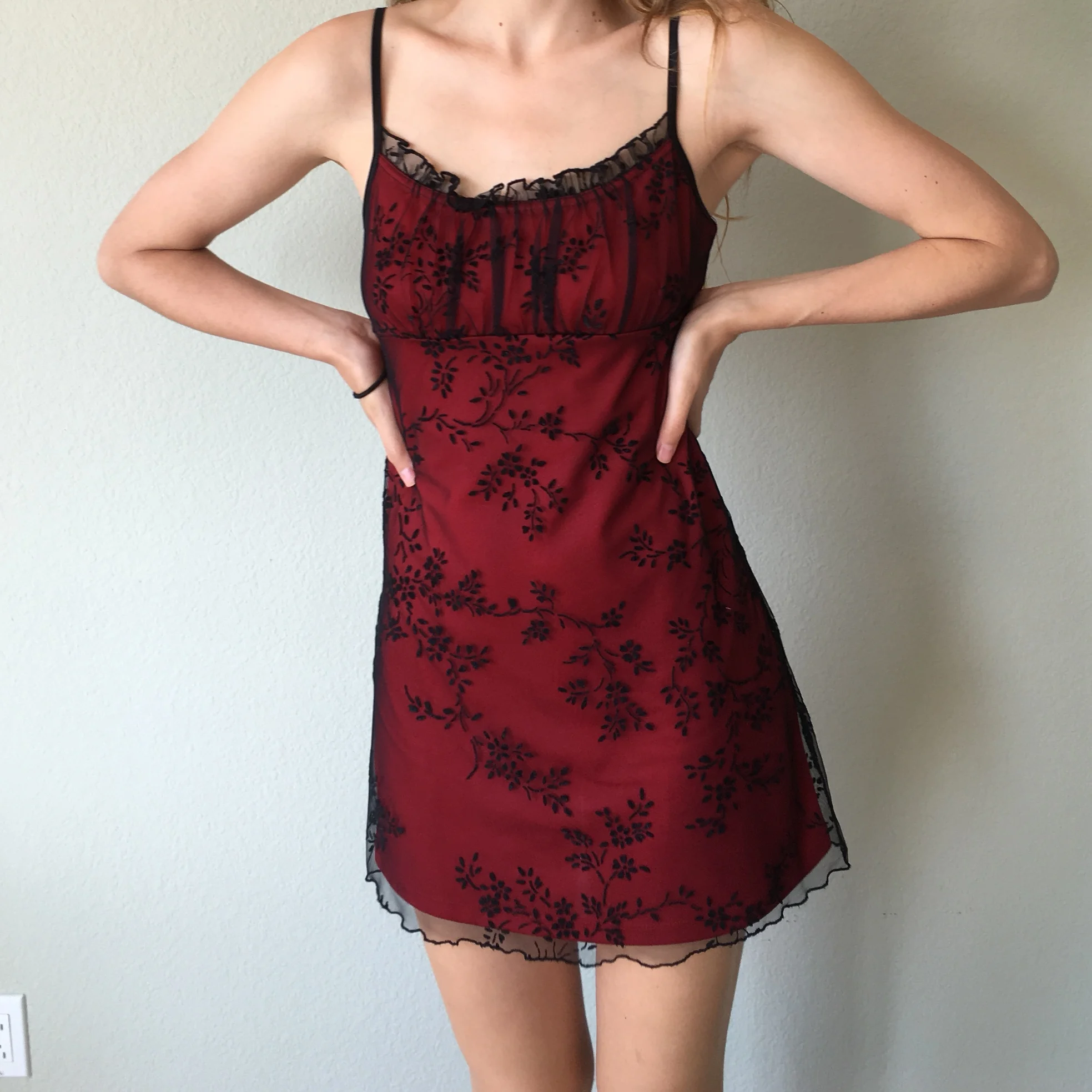Y2K Elegant Women's Sexy Dress Low Cut Sleeveless Lace Edge Plant Leaves Stitch-work Suspender Camisole Dress Casual Outfits
Y2K Elegant Women's Sexy Dress Low Cut Sleeveless Lace Edge Plant Leaves Stitch-work Suspender Camisole Dress Casual Outfits