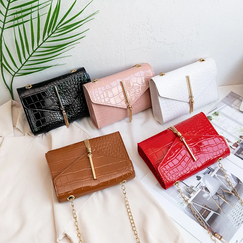 New Flip Cover Women's Small Shoulder Bag Fashion Bright Color Messenger Bag Crocodile Pattern Chain Handbag Leather Lady Wallet
New Flip Cover Women's Small Shoulder Bag Fashion Bright Color Messenger Bag Crocodile Pattern Chain Handbag Leather Lady Wallet