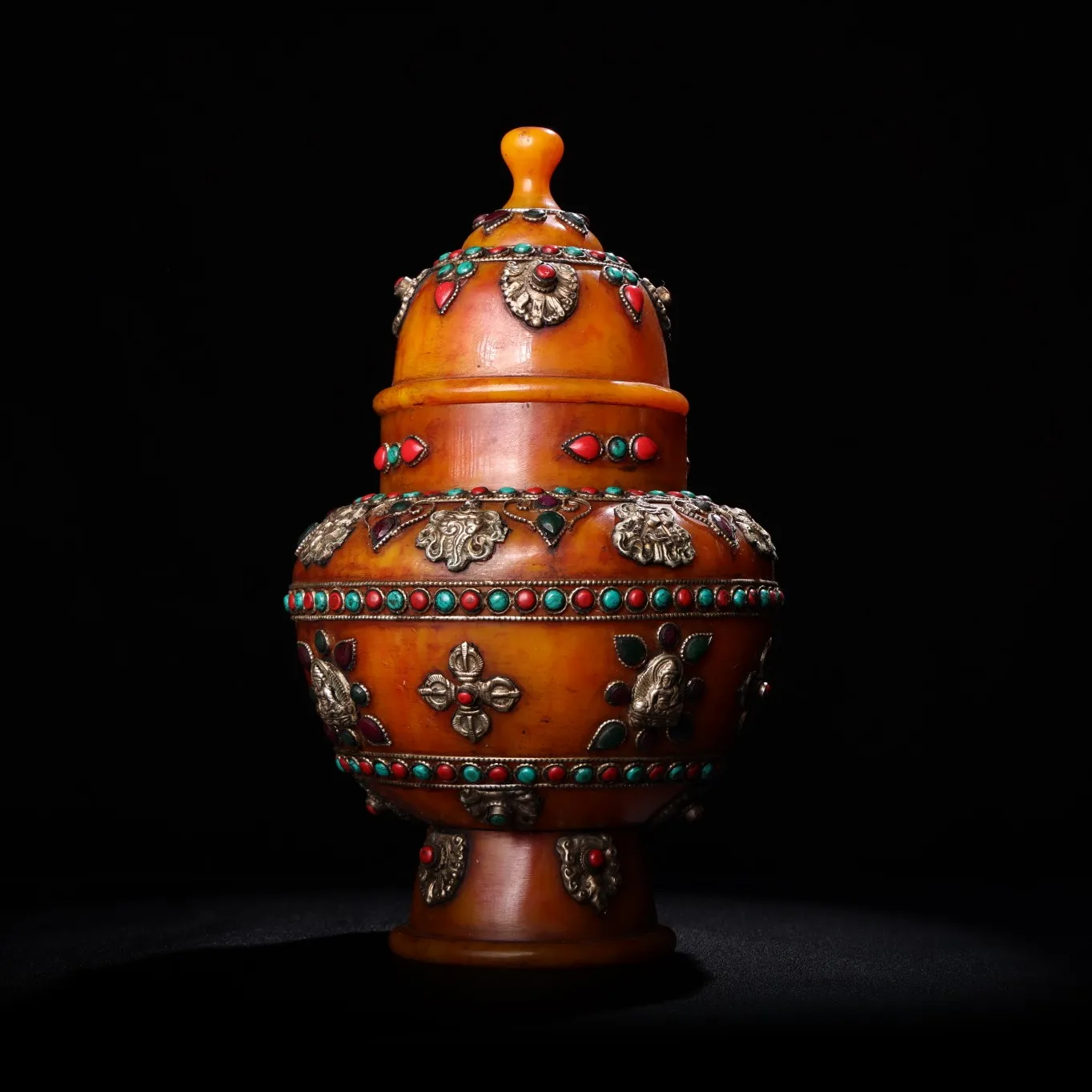 11"Tibetan Temple Collection Old Beeswax mosaic gem filigree Eight Treasure Jars relic jar Treasure Jar Town house Exorcism
11"Tibetan Temple Collection Old Beeswax mosaic gem filigree Eight Treasure Jars relic jar Treasure Jar Town house Exorcism