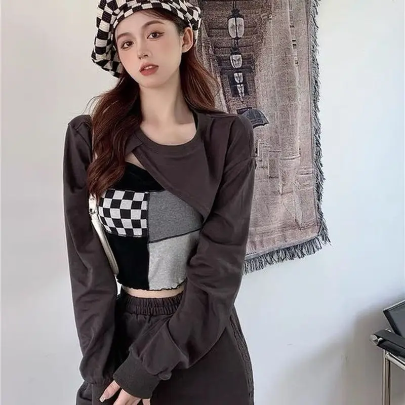 New Summer Sports Tops Korean Slim Short Black Plaid Stitching Strap + Dark Gray Sunscreen Blouse Two-piece Suit
New Summer Sports Tops Korean Slim Short Black Plaid Stitching Strap + Dark Gray Sunscreen Blouse Two-piece Suit