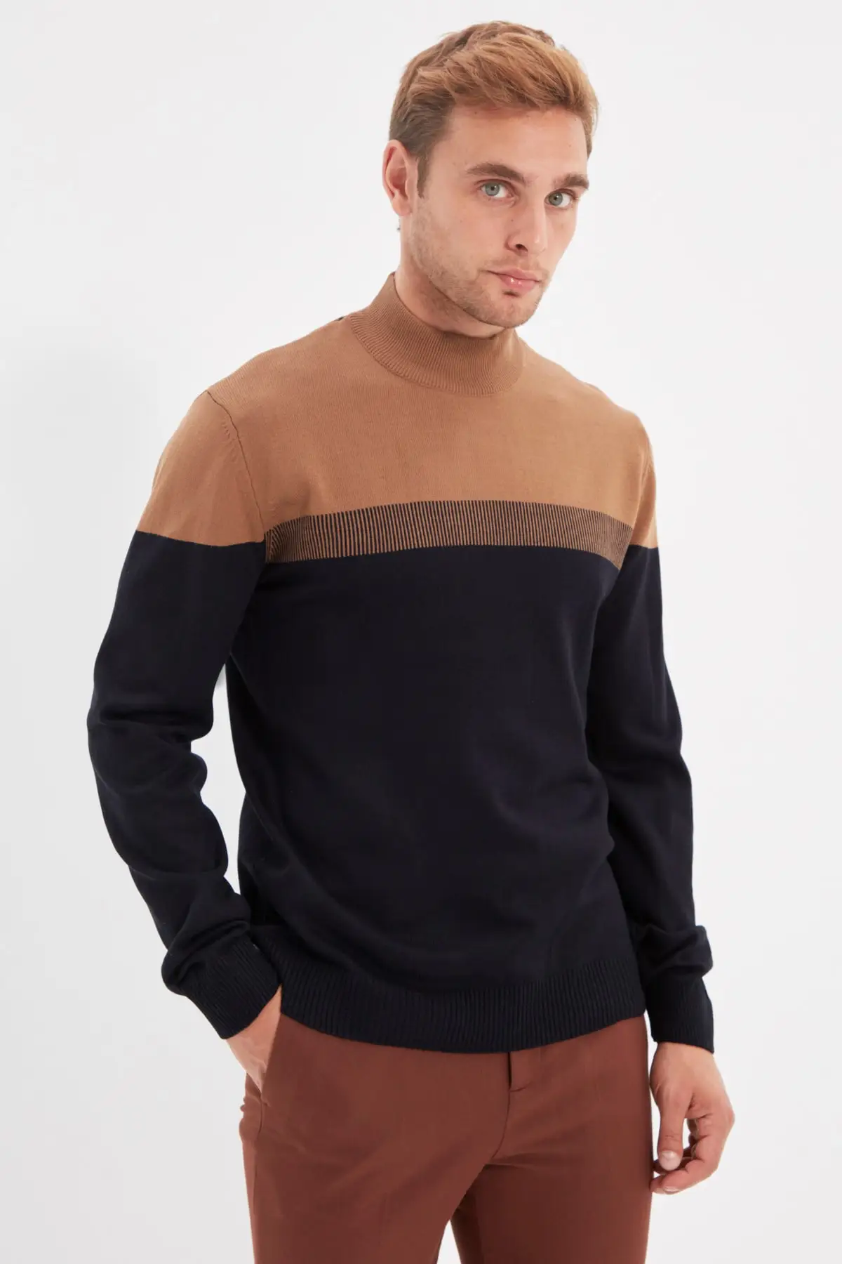 Trendyol Male Slim Fit Bicycle Lapel Paneled Knitwear Sweater TMNAW22KZ0597
Trendyol Male Slim Fit Bicycle Lapel Paneled Knitwear Sweater TMNAW22KZ0597