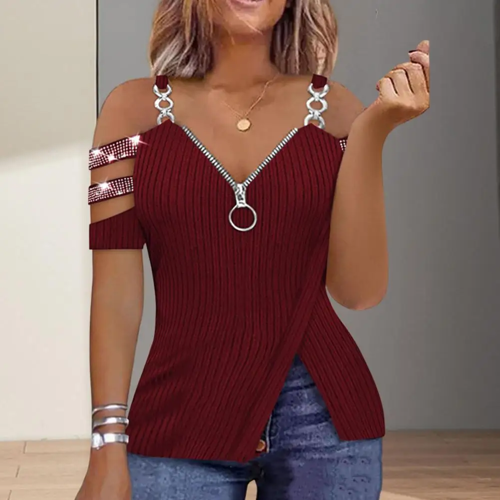 

Trendy Women's Tops V-Neck Zip Detail Split Hem Elegant Minimalistic Sequin Chain Accent Blouse Summer Accessories