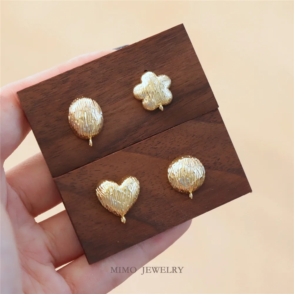 MIMO JEWELRY Copper plated real gold vertical pattern brushed geometric round peach heart flower 925 silver pin DIY earrings
MIMO JEWELRY Copper plated real gold vertical pattern brushed geometric round peach heart flower 925 silver pin DIY earrings