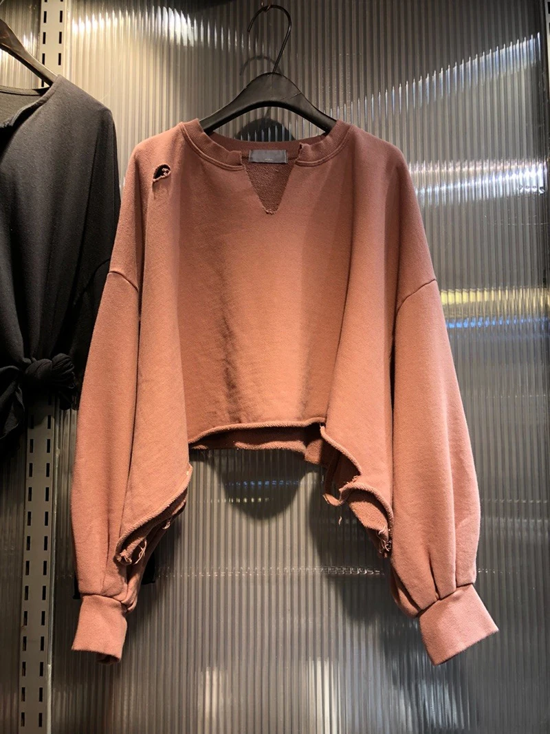 Fashion Hole Women Sweatshirts Hoodies Autumn New Design 2022 Solid Batwing Sleeved Short Empired Female Pulls Outwear Tops
Fashion Hole Women Sweatshirts Hoodies Autumn New Design 2022 Solid Batwing Sleeved Short Empired Female Pulls Outwear Tops