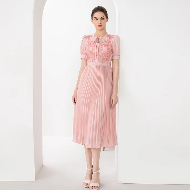 2022 summer new women's wear round neck short sleeve heavy industry embroidery waist closing pleated skirt medium length commute
2022 summer new women's wear round neck short sleeve heavy industry embroidery waist closing pleated skirt medium length commute