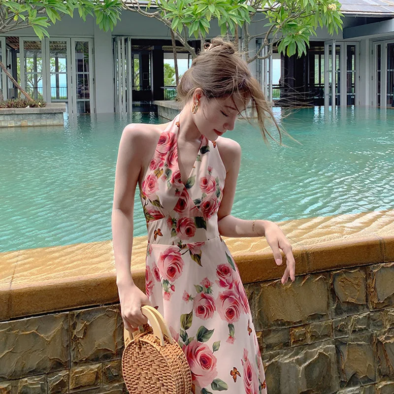 2022 Summer French Retro Rose Floral Dress Sexy Backless Halter V-neck Beach Holiday Dress Elegant Temperament Women's Clothing
2022 Summer French Retro Rose Floral Dress Sexy Backless Halter V-neck Beach Holiday Dress Elegant Temperament Women's Clothing