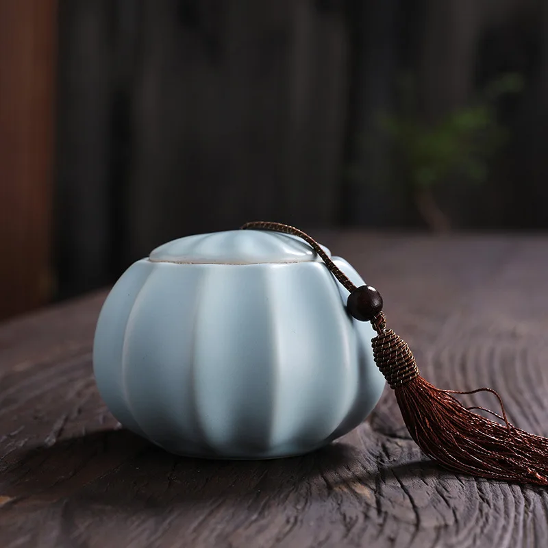 European-style Ceramic Blue Storage Tank Melon Edge Sealed Candy Jewelry Coffee Bean Storage Tank Moisture-proof Food Container 
European-style Ceramic Blue Storage Tank Melon Edge Sealed Candy Jewelry Coffee Bean Storage Tank Moisture-proof Food Container