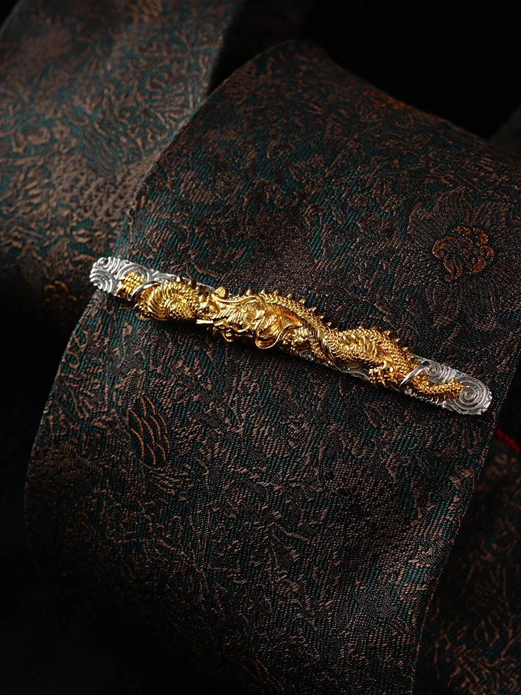 Antique Retro Tie Clip Panlong Xiangyun Three-Dimensional Relief Gold Plated Neckline Clip Hand Carved God Beast
Antique Retro Tie Clip Panlong Xiangyun Three-Dimensional Relief Gold Plated Neckline Clip Hand Carved God Beast