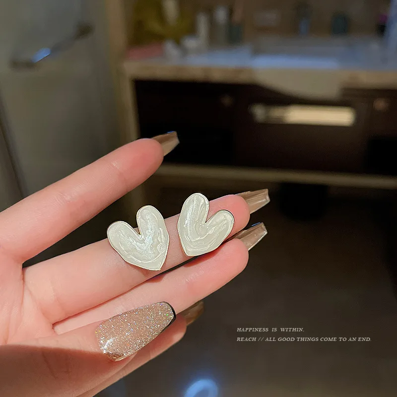 Fashion Heart Stud Earrings for Women Girl Korean Design Daily Life Minimalist Jewelry Piercing Ear e252
Fashion Heart Stud Earrings for Women Girl Korean Design Daily Life Minimalist Jewelry Piercing Ear e252