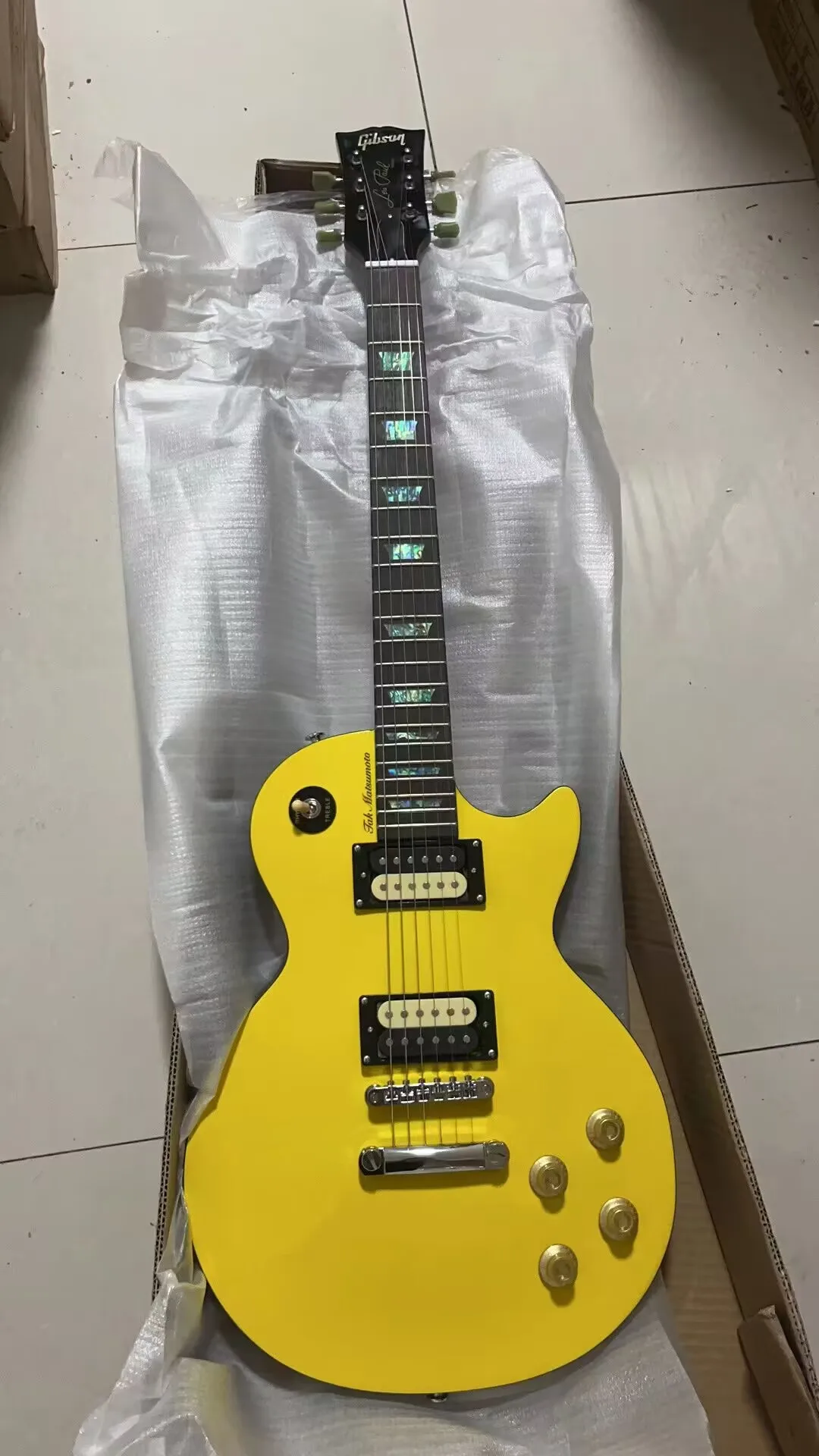 Send in 3 days Flame Maple Top G Les Standard Brown LP Paul Electric Guitar in stock BHPSC
Send in 3 days Flame Maple Top G Les Standard Brown LP Paul Electric Guitar in stock BHPSC