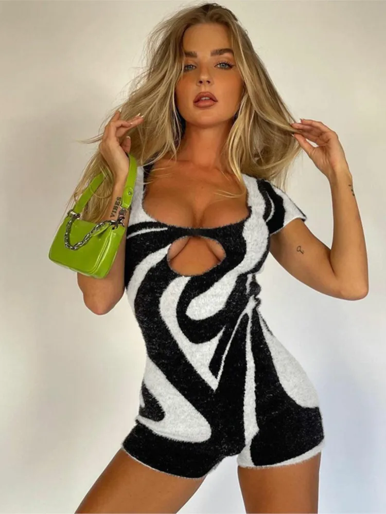 Bodysuit women irregular sexy sweater u-neck one-pieces black new women's clothing casual slim fit retro fashion direct sale
Bodysuit women irregular sexy sweater u-neck one-pieces black new women's clothing casual slim fit retro fashion direct sale