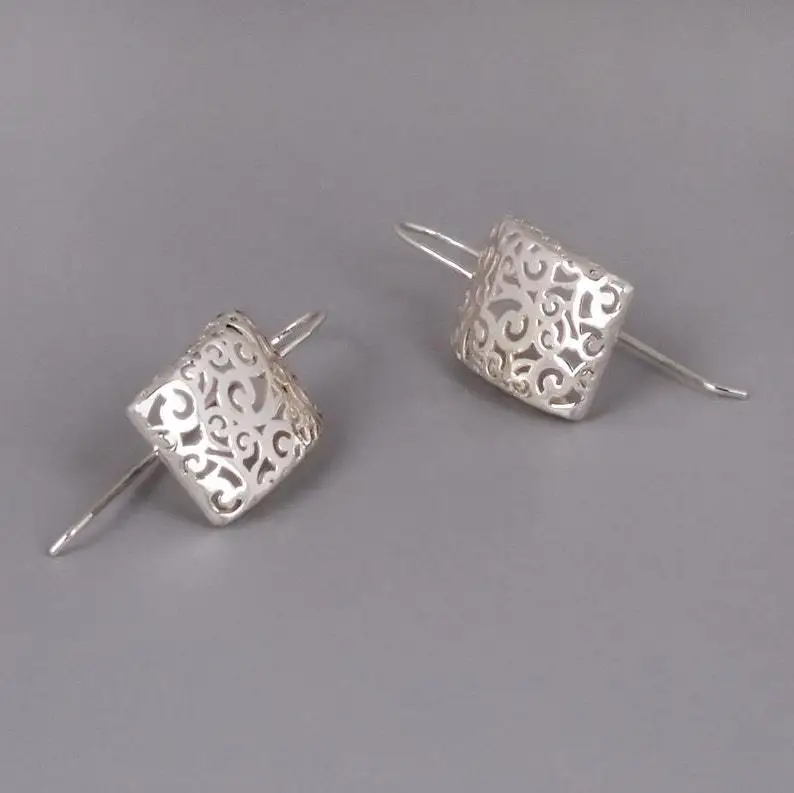 Simple Fashion Gold Hollow Earrings Alloy Fashion Gold Square Hollow Earrings Jewelry Gift
Simple Fashion Gold Hollow Earrings Alloy Fashion Gold Square Hollow Earrings Jewelry Gift