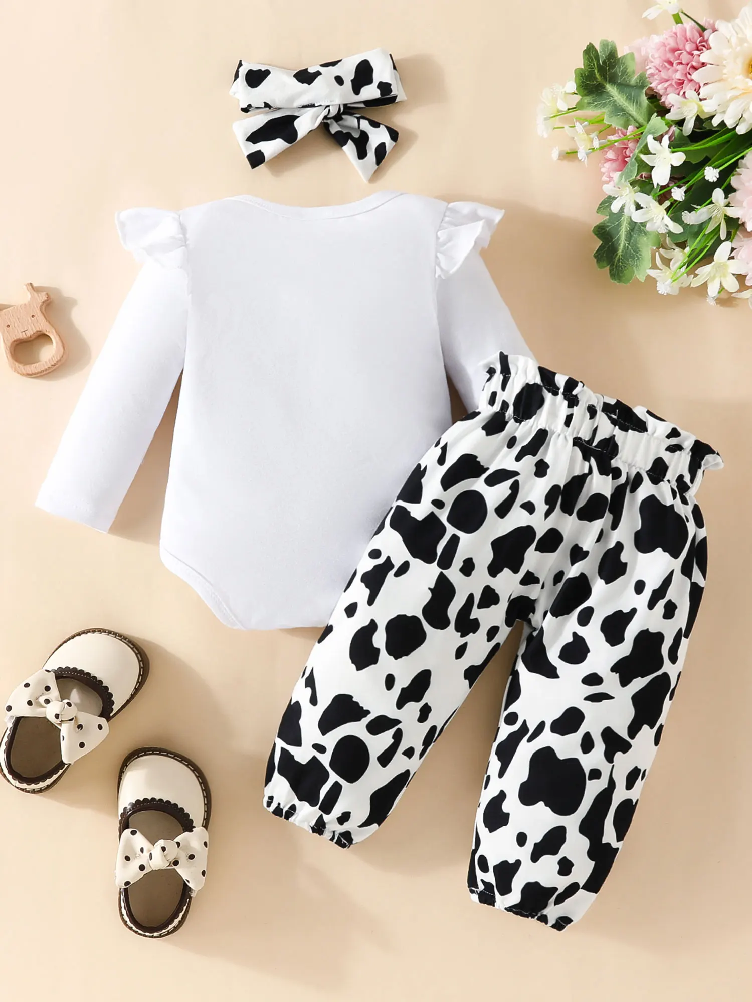 

Adorable Infant Girl Cow Print Outfit with Ruffled Sleeves Mama s Little Cow Romper and Cozy Harem Pants - Perfect for Fall
