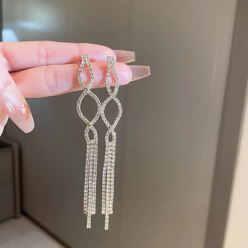 New Luxury Rhinestone Crystal Long Tassel Earrings for Women Bridal DropDangling Silver Pin Earrings Party Wedding Jewelry Gifts
New Luxury Rhinestone Crystal Long Tassel Earrings for Women Bridal DropDangling Silver Pin Earrings Party Wedding Jewelry Gifts
