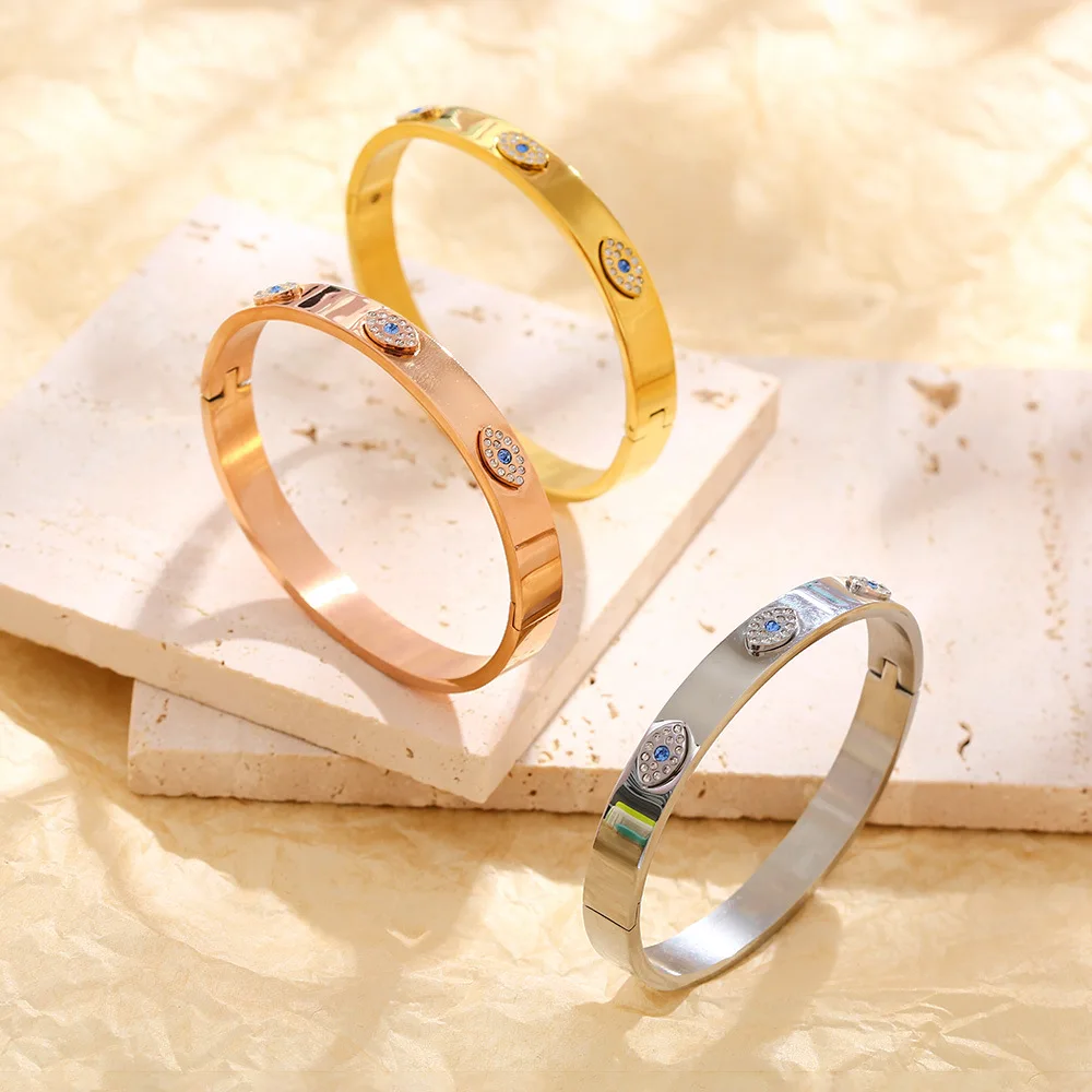 Fashion design sense titanium steel diamond inset bracelet Devil's Eye stainless steel bracelet factory wholesale free shipping
Fashion design sense titanium steel diamond inset bracelet Devil's Eye stainless steel bracelet factory wholesale free shipping