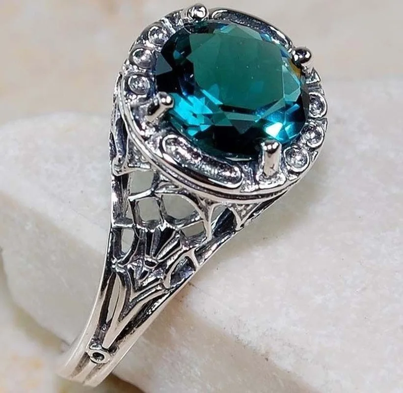 S925 Vintage Thai Silver Openwork Flower Ring AAA Green Zircon Ring Gift Silver Jewelry Wholesale
S925 Vintage Thai Silver Openwork Flower Ring AAA Green Zircon Ring Gift Silver Jewelry Wholesale