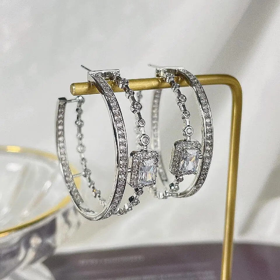 SENYU Unique Micro Pave Cubic Zirconia Hoop Earrings for Women Summer Jewelry Trendy Costume Banquet Fashion Earrings
SENYU Unique Micro Pave Cubic Zirconia Hoop Earrings for Women Summer Jewelry Trendy Costume Banquet Fashion Earrings