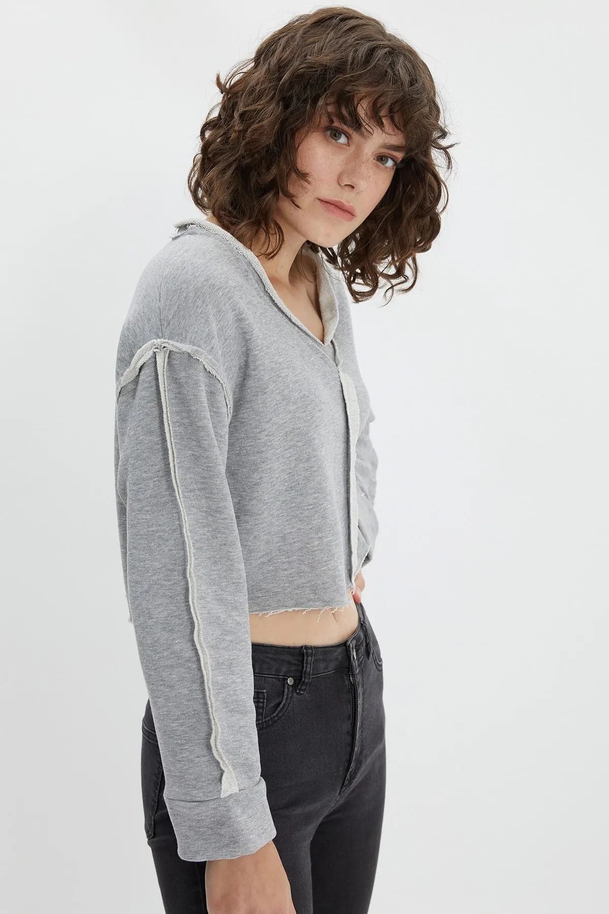 Свитшот женский серый с V-образным вырезом, облегающие вязаные толстовки в стиле бойфренда, модные всесезонные новые дизайнерские пуловеры,...
Свитшот женский серый с V-образным вырезом, облегающие вязаные толстовки в стиле бойфренда, модные всесезонные новые дизайнерские пуловеры,...