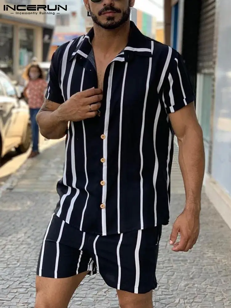 Мужской комплект из рубашки и шортов, повседневный костюм в гавайском стиле, в полоску, с коротким рукавом, на пуговицах, в уличном стиле, ...
Мужской комплект из рубашки и шортов, повседневный костюм в гавайском стиле, в полоску, с коротким рукавом, на пуговицах, в уличном стиле, ...