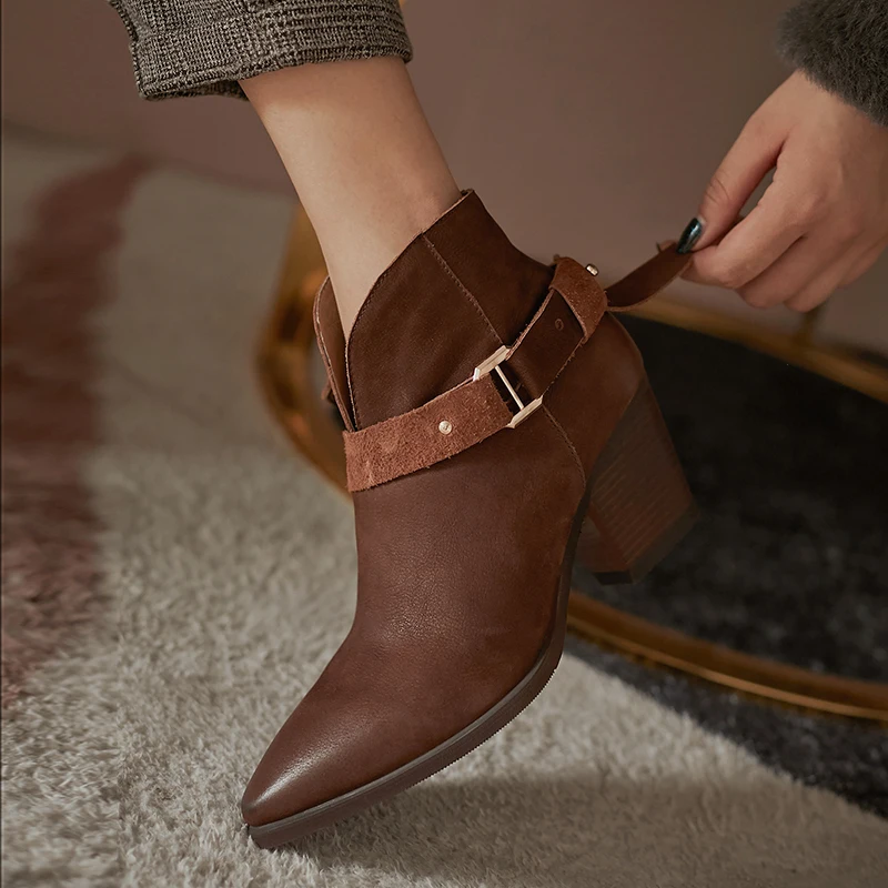 2022 new autumn and winter Women ankle boots natural Leather plus size 22-26 cm cowhide upper Rubbing Nubago belt buckle shoes
2022 new autumn and winter Women ankle boots natural Leather plus size 22-26 cm cowhide upper Rubbing Nubago belt buckle shoes