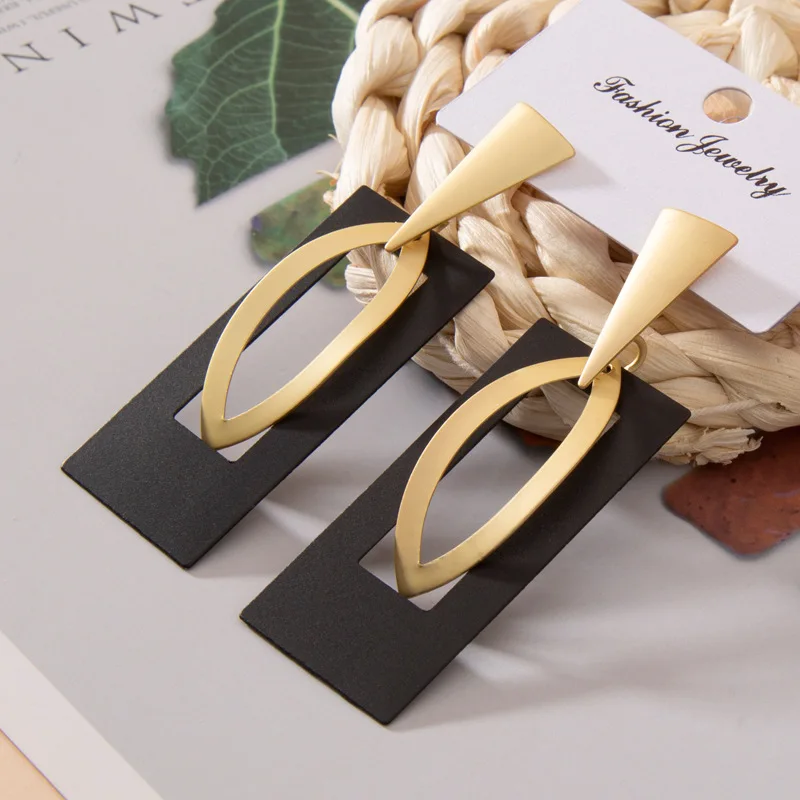 Ins wind простые серьги в стиле ретро с полыми длинными взрывными украшениями для женщин, модные серьги 2022, оптовая продажа 
Ins wind простые серьги в стиле ретро с полыми длинными взрывными украшениями для женщин, модные серьги 2022, оптовая продажа