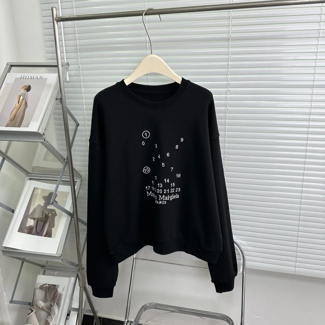 Y2K Mm6 Margiela мужские рубашки осень/зима новые модные дизайнерские свободные свитшоты с вышитыми цифрами буквами повседневные хлопковые толстовки
Y2K Mm6 Margiela мужские рубашки осень/зима новые модные дизайнерские свободные свитшоты с вышитыми цифрами буквами повседневные хлопковые толстовки