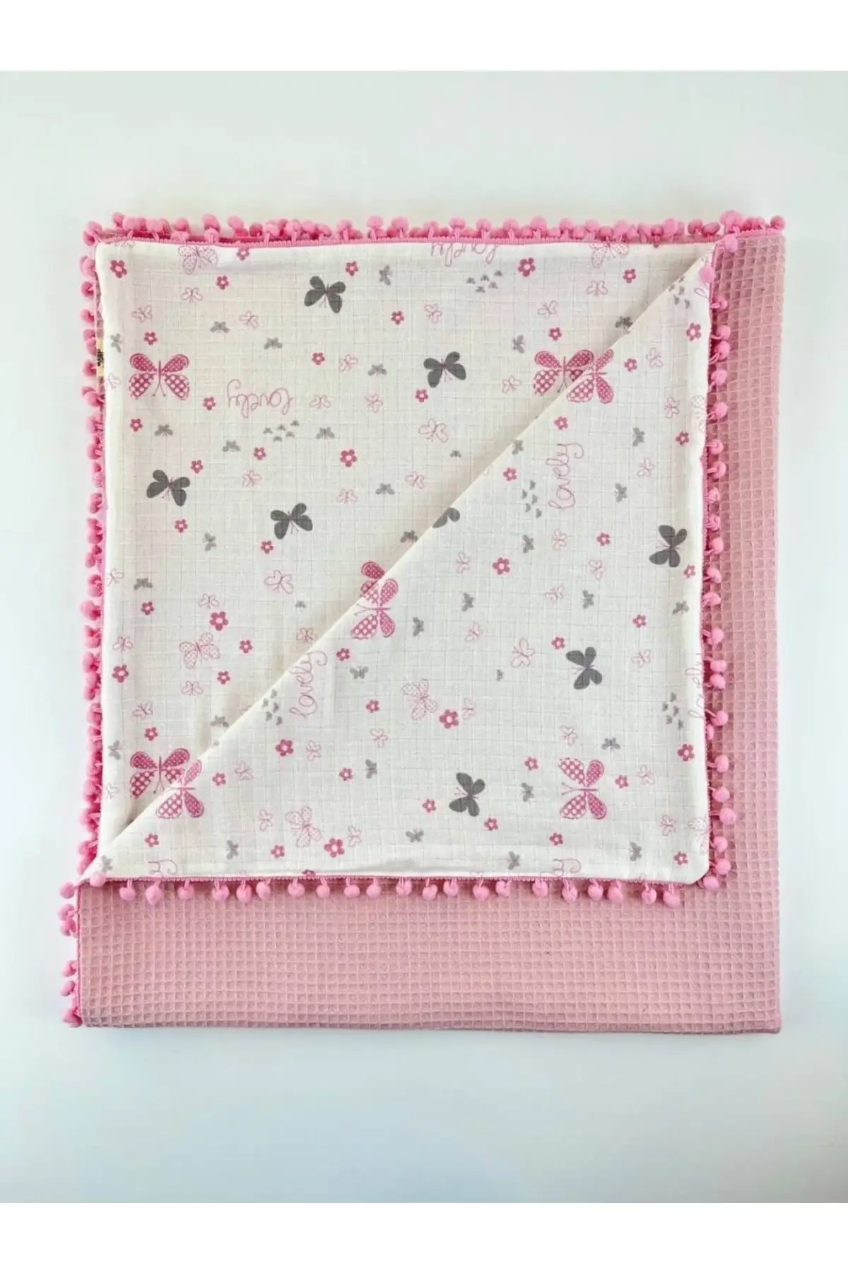 Двустороннее детское одеяло с рисунком медведя
Двустороннее детское одеяло с рисунком медведя