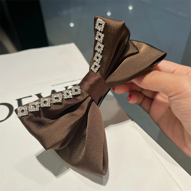 Color-block Bow Spring Clips, Delicate And Elegant, Fabric Hairpins, Temperamented Hair Accessories
Color-block Bow Spring Clips, Delicate And Elegant, Fabric Hairpins, Temperamented Hair Accessories