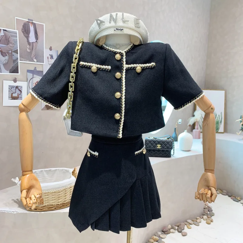 Niche Design New Women's Clothing 2022 Summer Design Tweed Stitching Slim Fit Irregular High Waist Pleated Skirt Two Piece Set
Niche Design New Women's Clothing 2022 Summer Design Tweed Stitching Slim Fit Irregular High Waist Pleated Skirt Two Piece Set