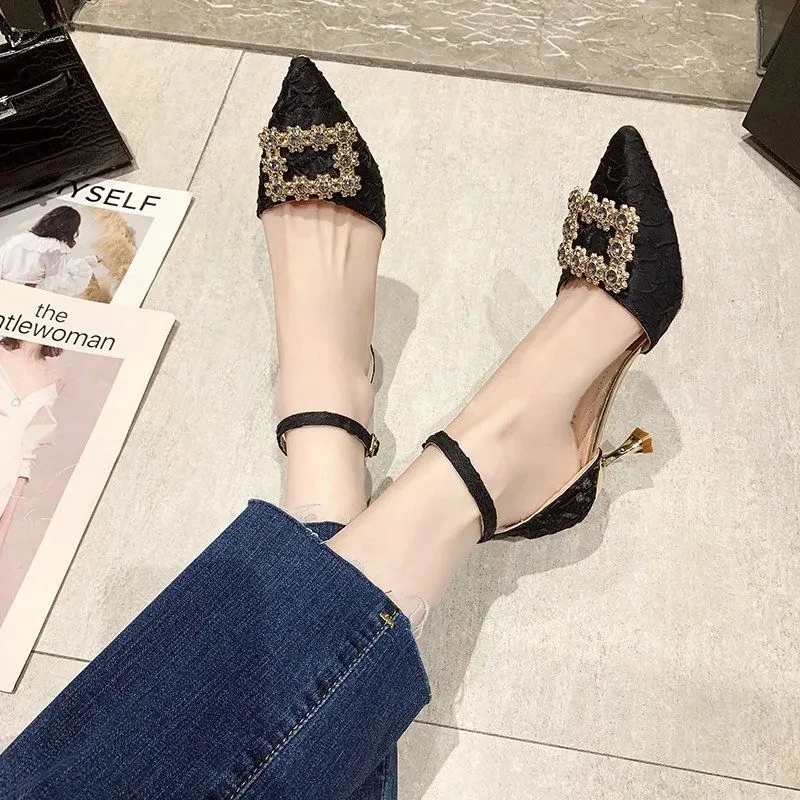 High Heeled Shoes Women's 2022 Spring And Summer New French Sandals Women's Rhinestone Button Thin Heel Temperament
High Heeled Shoes Women's 2022 Spring And Summer New French Sandals Women's Rhinestone Button Thin Heel Temperament