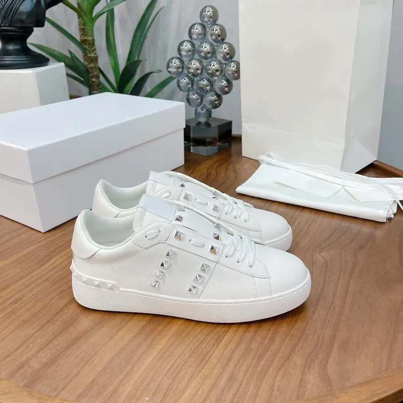 New Men Casual Sneakers Rivet Fashion Design Luxury Brand Sport Shoes Genuine Leather Trainers Walking Jogging Women Sneakers
New Men Casual Sneakers Rivet Fashion Design Luxury Brand Sport Shoes Genuine Leather Trainers Walking Jogging Women Sneakers