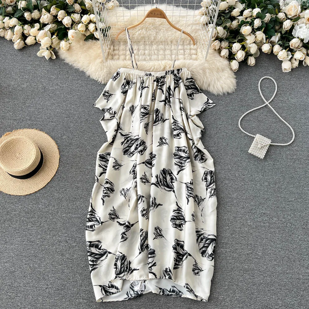 VANOVICH 2022 Summer New Beach Style Irregular Vintage Print Spaghetti Strap Dress Design Temperament Mid-length Loose Dress
VANOVICH 2022 Summer New Beach Style Irregular Vintage Print Spaghetti Strap Dress Design Temperament Mid-length Loose Dress