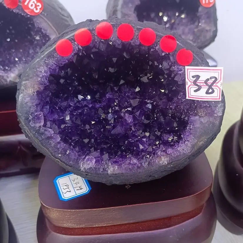 Natural Uruguayan Raw Ore Purple Crystal Hole Stone Money Bag Dinosaur Egg Home Office Decoration Craft Gifts Mineral Degaussing 
Natural Uruguayan Raw Ore Purple Crystal Hole Stone Money Bag Dinosaur Egg Home Office Decoration Craft Gifts Mineral Degaussing