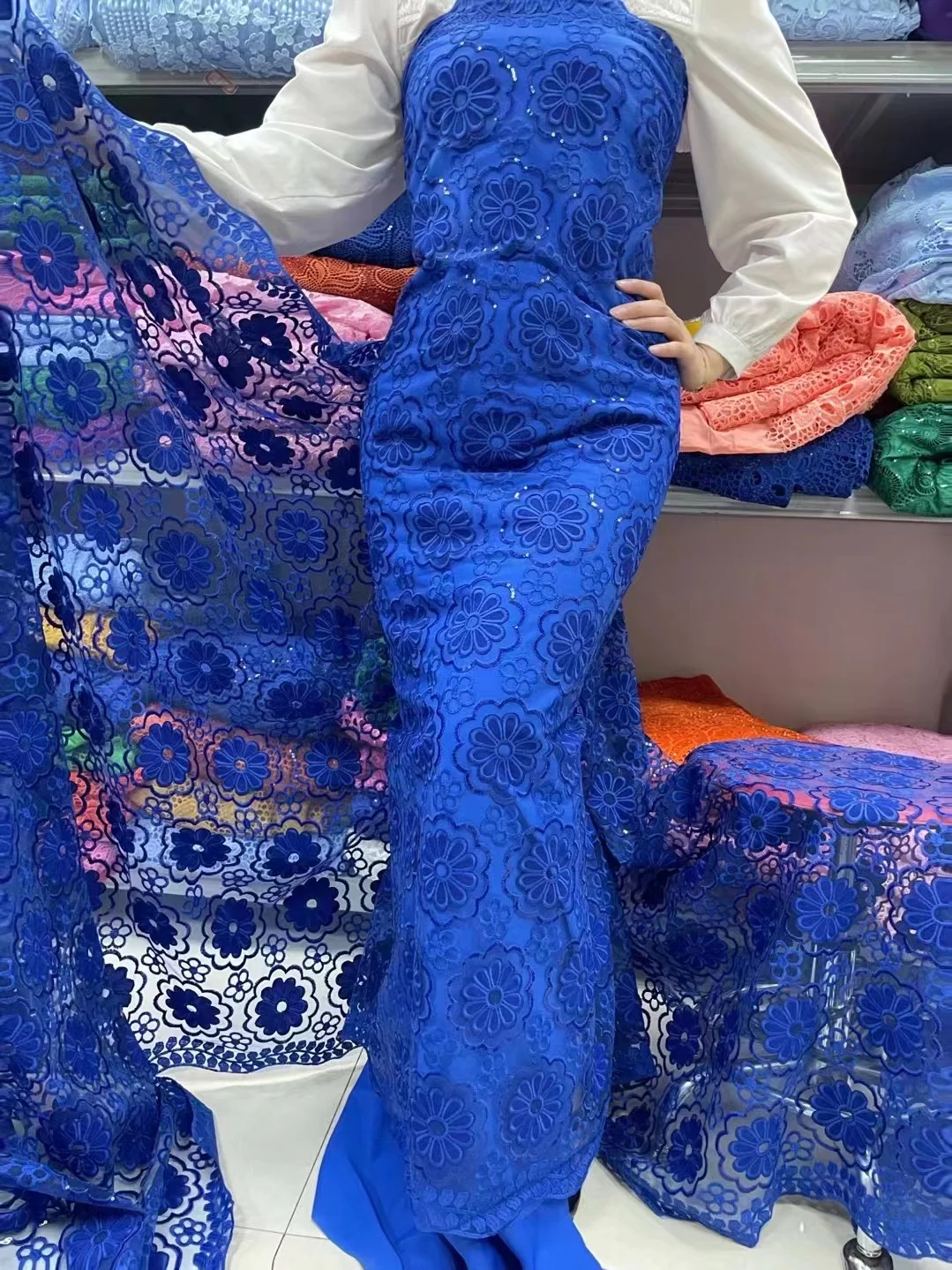 2022 Высококачественная африканская кружевная ткань 100% фототкань с бусинами, нигерийский тюль с блестками, популярный Дубайский стиль JL30
2022 Высококачественная африканская кружевная ткань 100% фототкань с бусинами, нигерийский тюль с блестками, популярный Дубайский стиль JL30