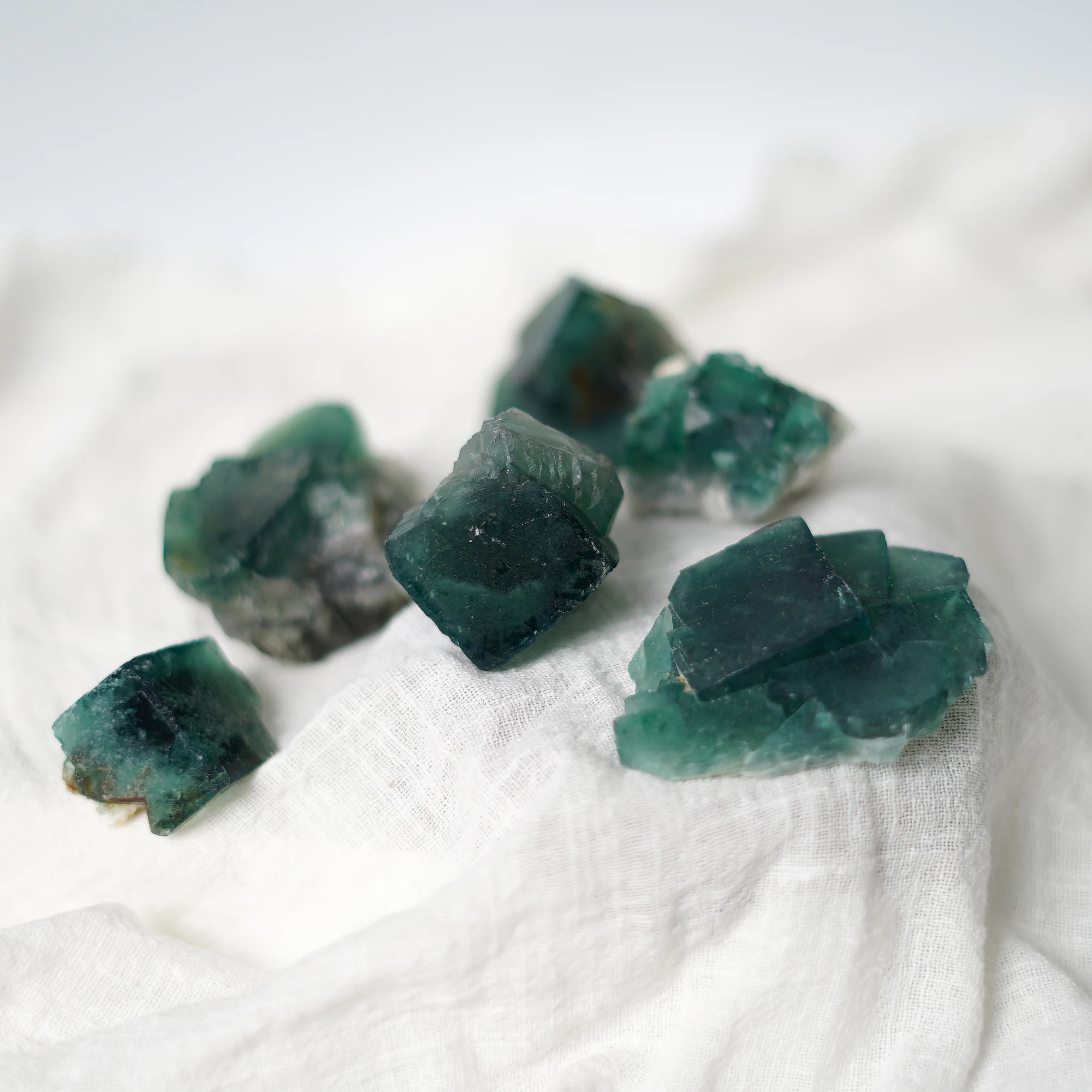 Natural High Crystal Mineral Raw Energy Healing Green Fluorite Specimen Irregular Aquarium Room Decoration Collection Ornament
Natural High Crystal Mineral Raw Energy Healing Green Fluorite Specimen Irregular Aquarium Room Decoration Collection Ornament