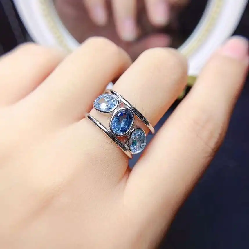 Кольцо из серебра 925 пробы с натуральным голубым топазом
Кольцо из серебра 925 пробы с натуральным голубым топазом