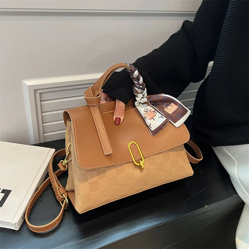 Dropshipping women's handbags trend 2022 tote bags summer contrast casual shoulder silk scarf slung commuter luxury bag woman
Dropshipping women's handbags trend 2022 tote bags summer contrast casual shoulder silk scarf slung commuter luxury bag woman