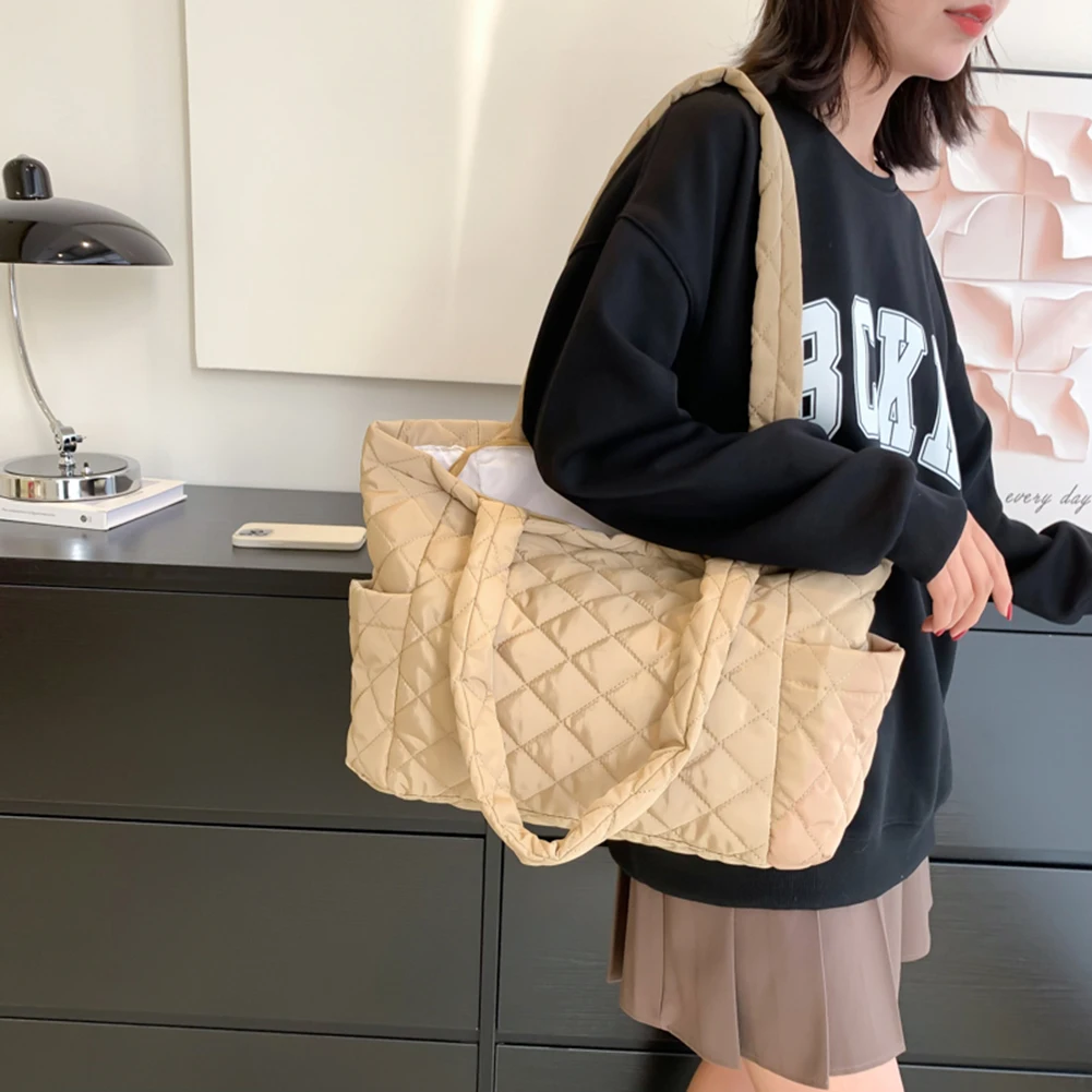 

2022 Winter Trend Quilted Handbag Space Padded Shoulder Underarm Bag Fashion Rhombus Pattern Soft Tote Girls Female Shopper Bags