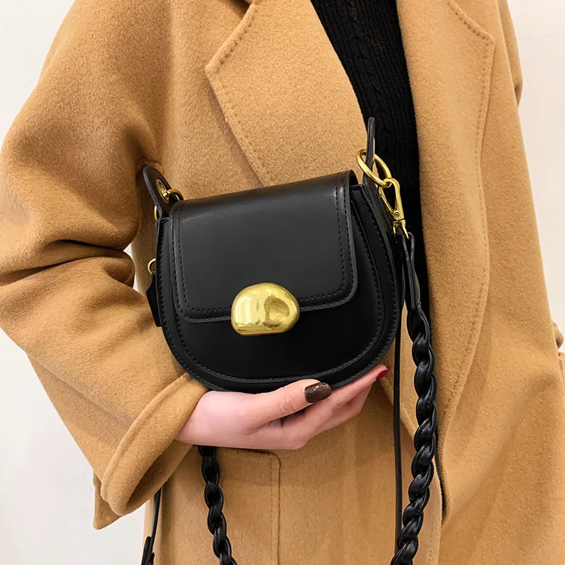 Korean Pu Leather Shoulder Saddle Bag for Women 2022 Brand Ladies Crossbody Bags Fashion Luxury Designer Retro Female Handbags
Korean Pu Leather Shoulder Saddle Bag for Women 2022 Brand Ladies Crossbody Bags Fashion Luxury Designer Retro Female Handbags
