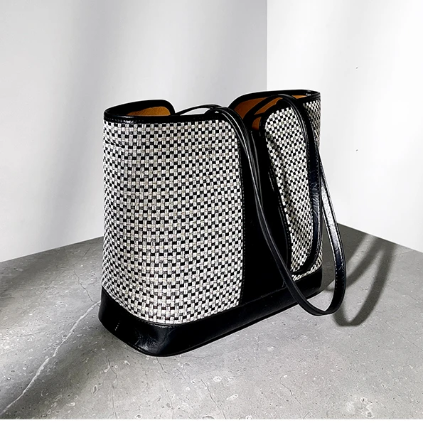 Special-Interest Design Tote Bag for Women Cowhide Stitching Large Capacity Shoulder Bag Ladies Handbags Fashion Trend Design
Special-Interest Design Tote Bag for Women Cowhide Stitching Large Capacity Shoulder Bag Ladies Handbags Fashion Trend Design